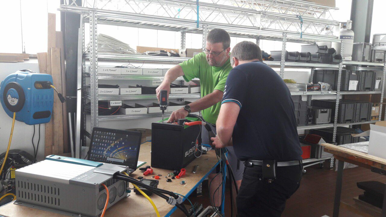 Andreas Irmer und Michael Pacher beim Testen
