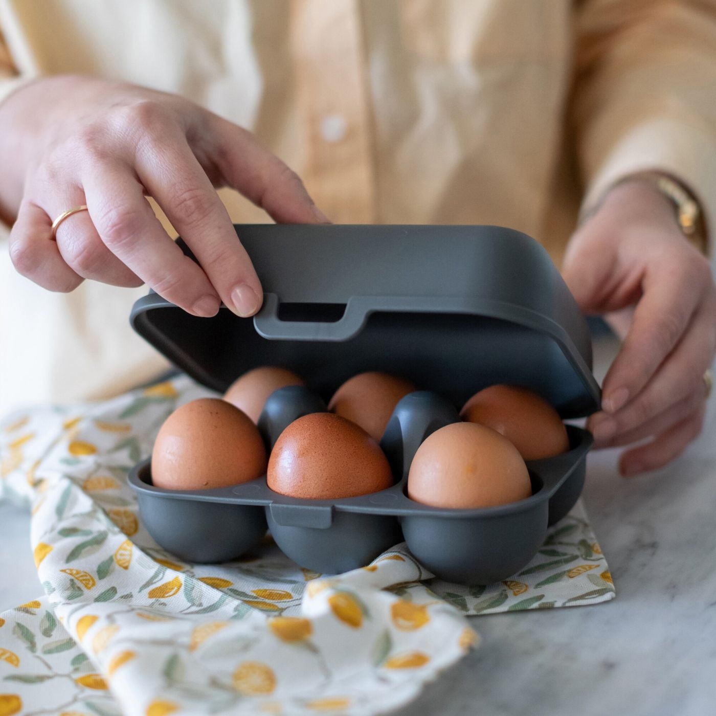 Koziol Eierbox EGGS TO GO MINI grau für 6 Eier