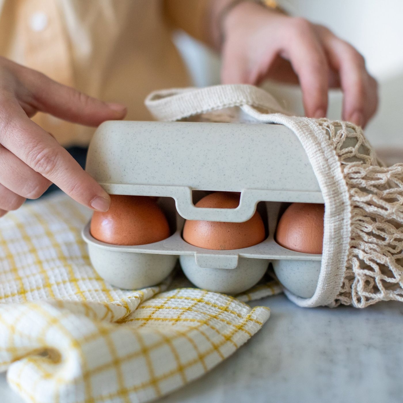 Koziol Eierbox EGGS TO GO MINI sand für 6 Eier